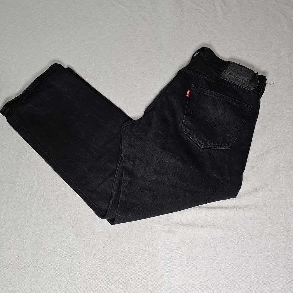 Levi's Men's 35x30. Charcoal Denim Jeans. - Picture 4 of 6